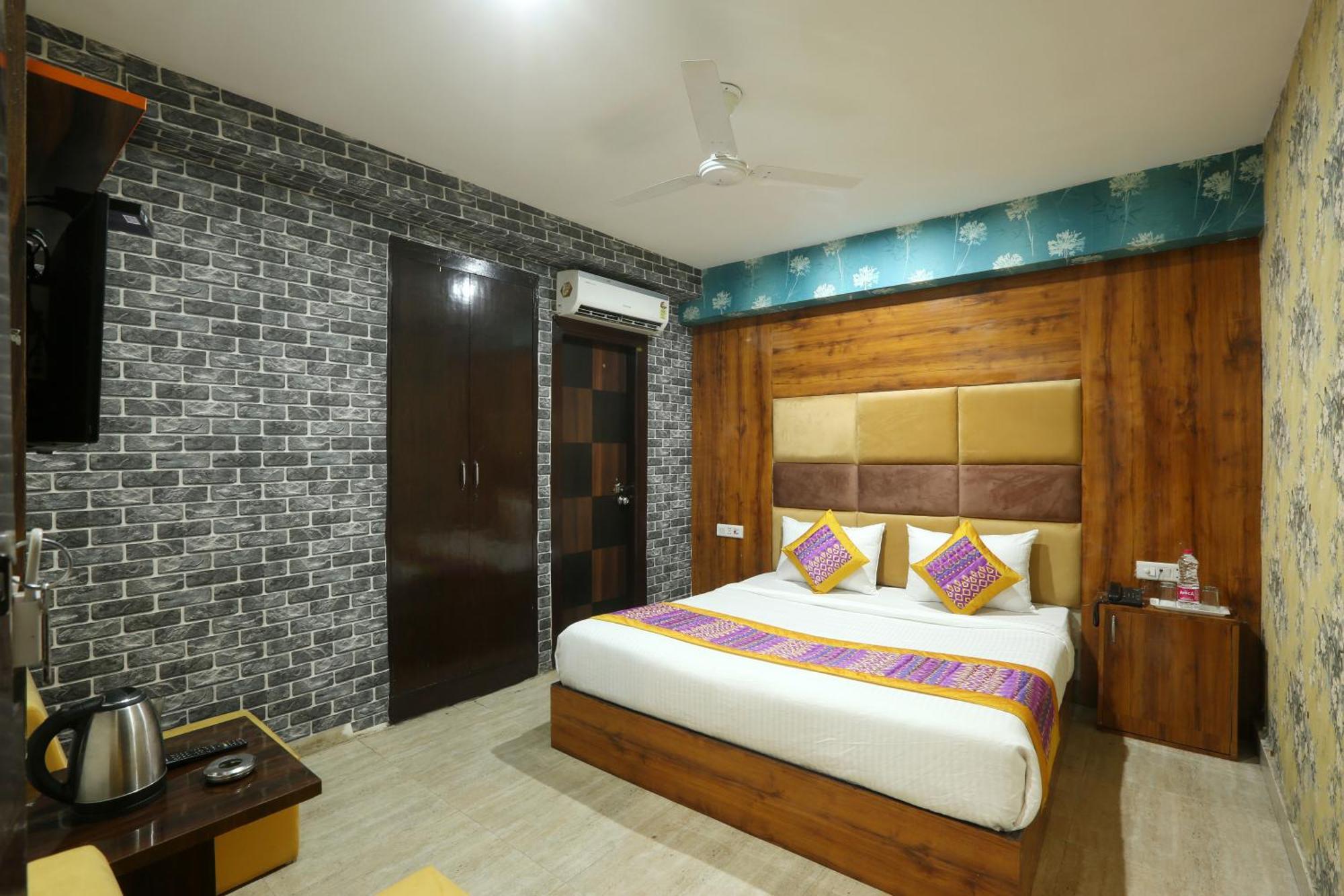 Hostel Ark Wood At Airport New Delhi