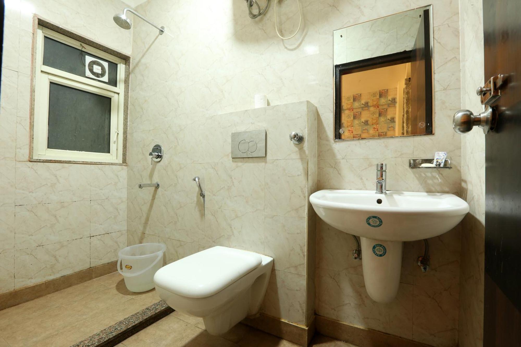 Ark Wood At Airport Hostel *