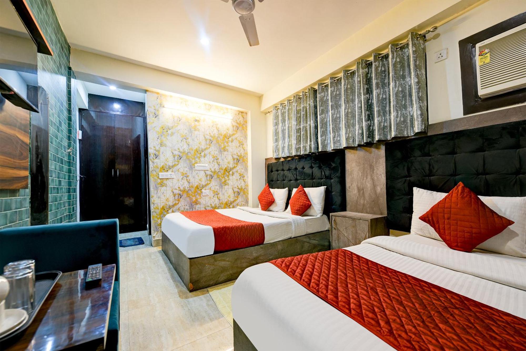 Ark Wood At Airport Hostel New Delhi