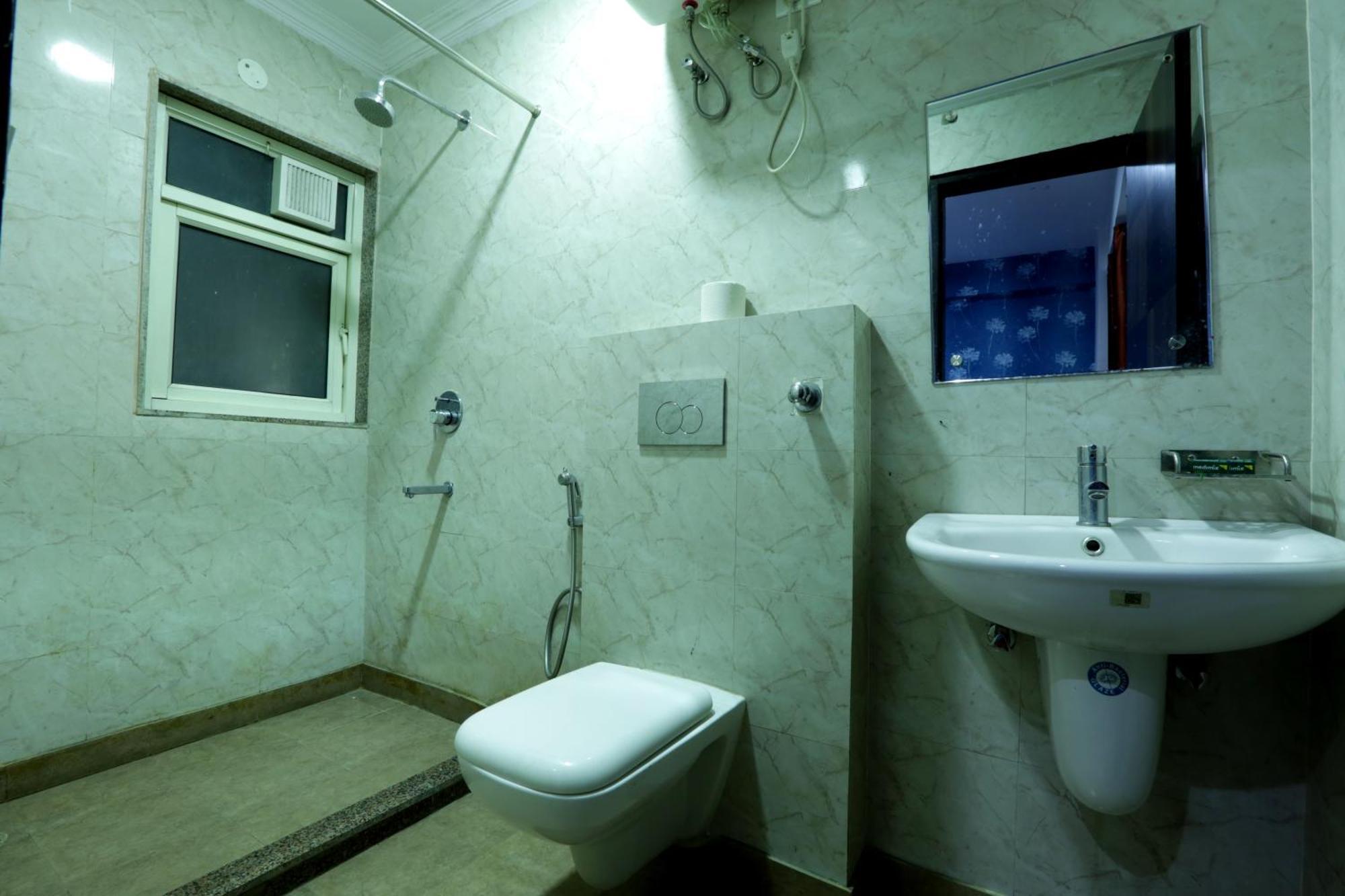 Hostel Ark Wood At Airport New Delhi